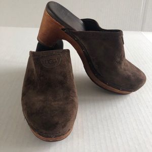 UGG Abbie Suede Slip On Clog Dark Brown Size 6